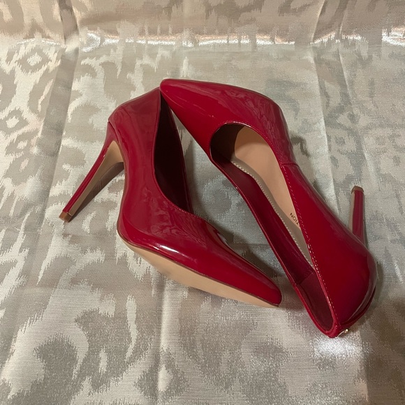 Bright Red stiletto heels by BCBGeneration. - Picture 6 of 6